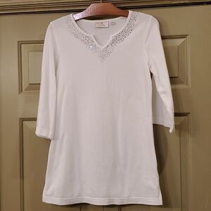 Quacker Factory white tunic with embellished v neckline